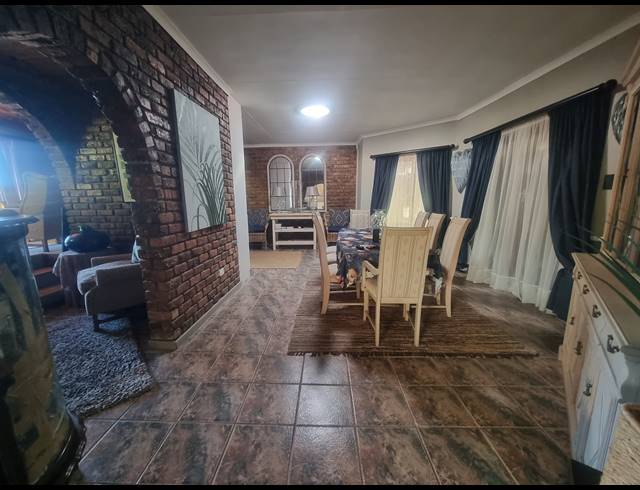 6 BEDROOM FREESTANDING FOR SALE IN HEIDERAND